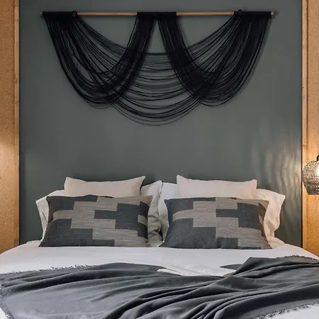 Mezguida - 2 Bedrooms In Bica Lisboa